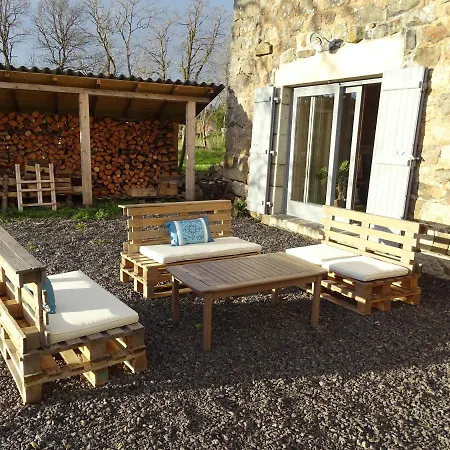 La Ferme De Madelonnet Frühstückspension Saint-Jeures